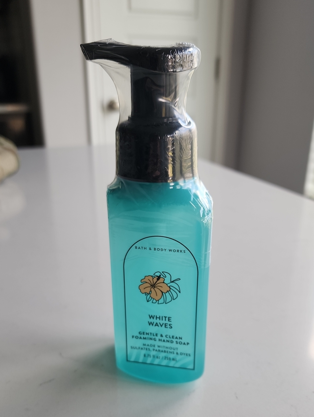 NWT Bath & Body Works Foaming Hand Soap- White Waves
